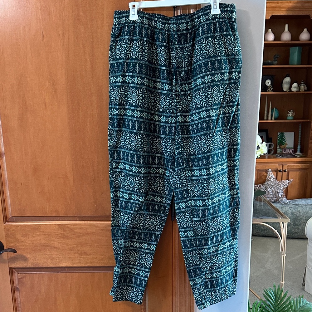 Lands' End Men's Snowflake  Pattern Pajama Pants - Green and Cream Size Large
